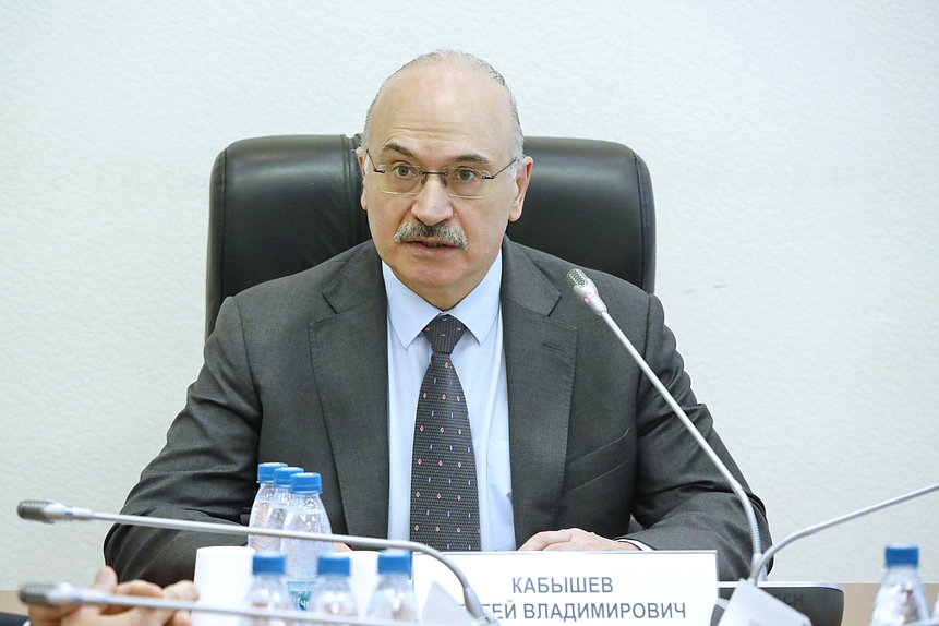 Председатель Комитета по науке и высшему образованию Сергей Кабышев