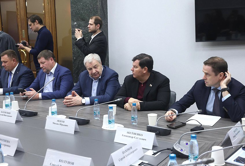 Заседание Комитета по строительству и ЖКХ с участием Министра строительства и ЖКХ РФ Ирека Файзуллина