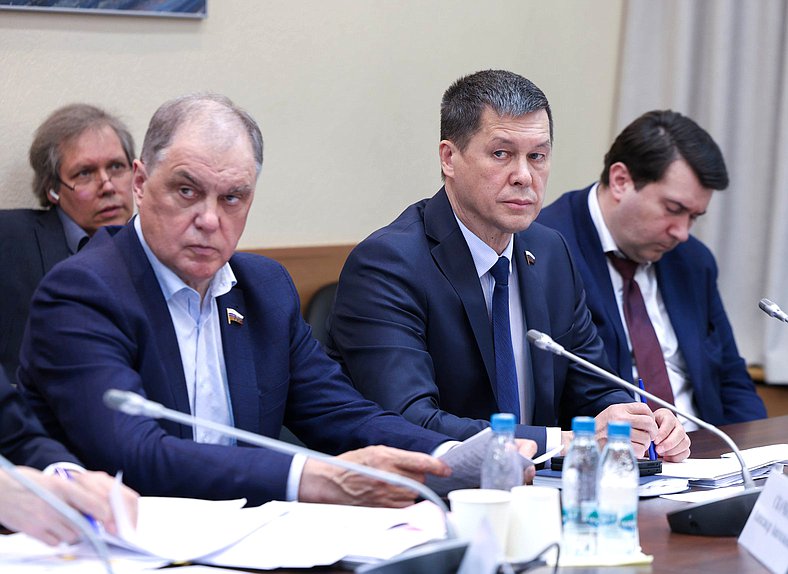 Члены Комитета по экологии, природным ресурсам и охране окружающей среды Александр Скачков и Зариф Байгускаров