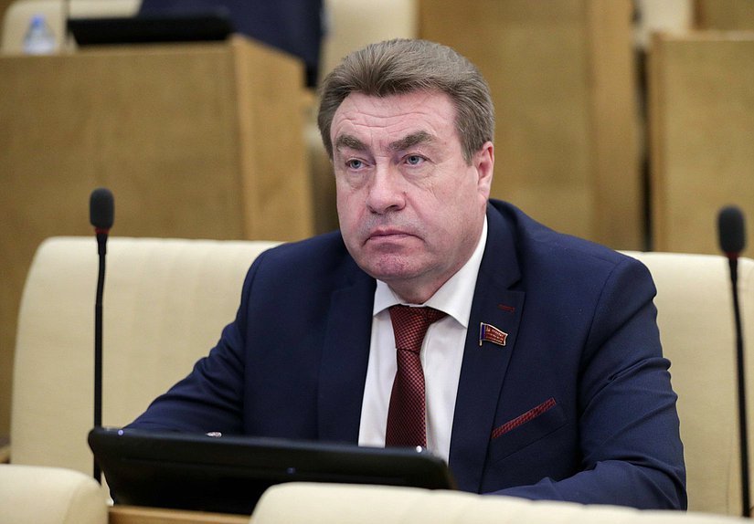Член фракции КПРФ Дмитрий Кузякин