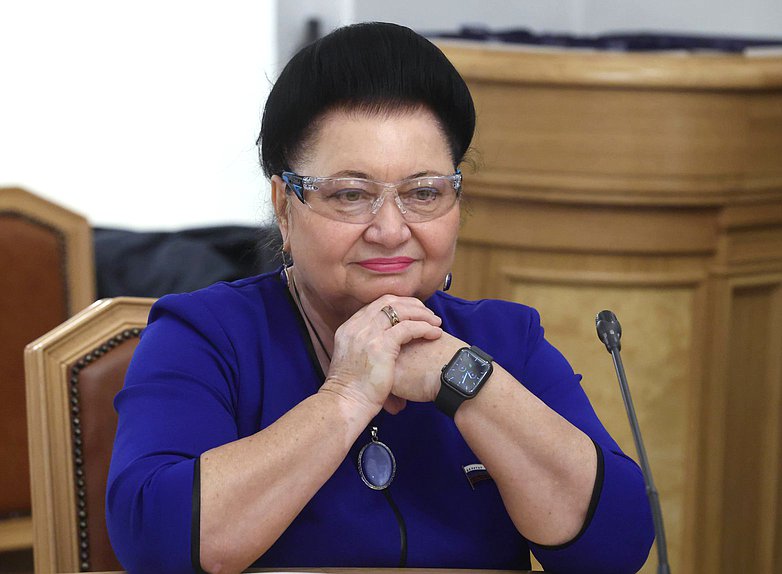 国家杜马议事规则与活动保障委员会副主席拉伊萨·卡尔马津娜