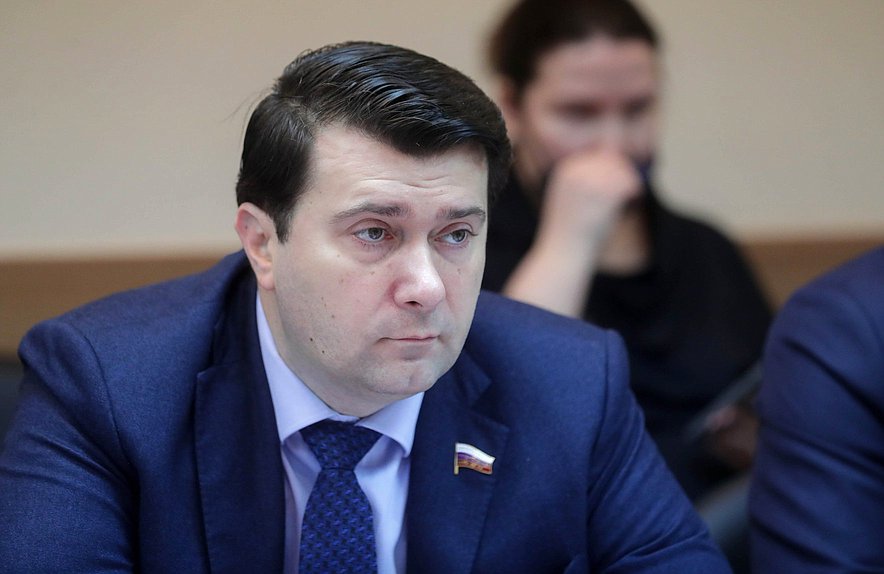 Заместитель Председателя Комитета по экологии, природным ресурсам и охране окружающей среды Олег Лебедев