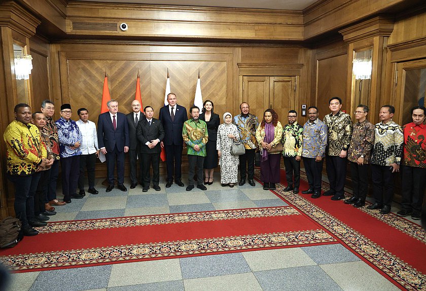 Встреча заместителя Председателя Государственной Думы Петра Толстого с Председателем Совета представителей регионов Народного консультативного конгресса Республики Индонезии Султаном Бактиаром Наджамудином