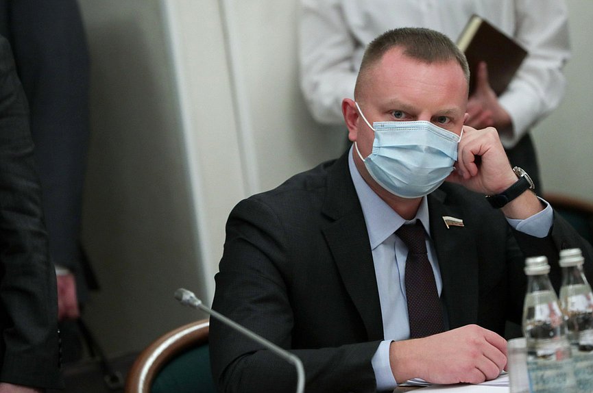 Первый заместитель Председателя Комитета по вопросам собственности, земельным и имущественным отношениям Иван Сухарев