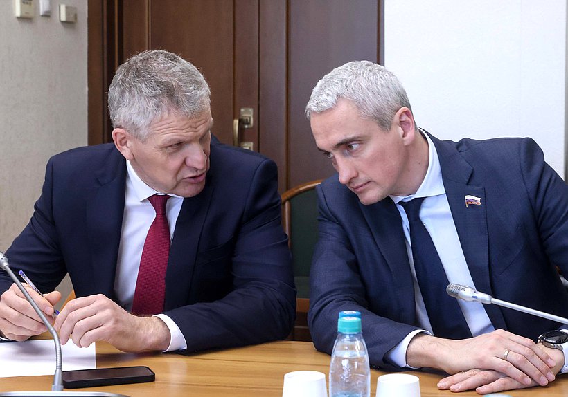 Заместители Председателя Комитета по охране здоровья Алексей Куринный и Евгений Нифантьев