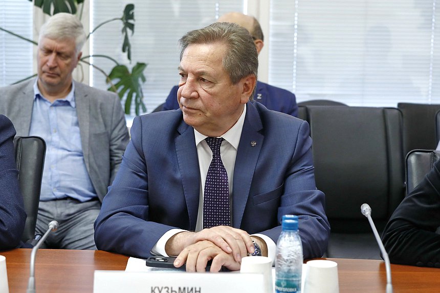 Член Комитета по науке и высшему образованию Михаил Кузьмин