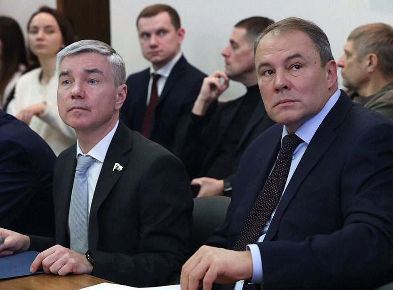 Член Комитета по физической культуре и спорту Евгений Ревенко и заместитель Председателя Государственной Думы Петр Толстой