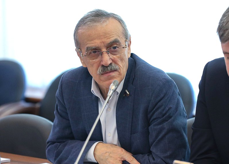 Заместитель Председателя Комитета по просвещению Нурбаганд Нурбагандов