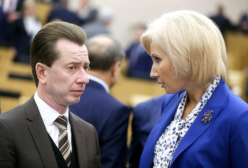 Председатель Комитета по экологии и охране окружающей среды Владимир Бурматов и член Комитета по государственному строительству и законодательству Ольга Баталина