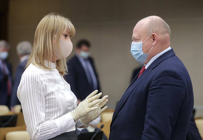 Первый заместитель Председателя Комитета по международным делам Светлана Журова и Первый заместитель Председателя Комитета по обороне Андрей Красов