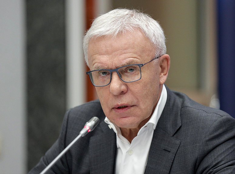 Первый заместитель Председателя Комитета по экологии, природным ресурсам и охране окружающей среды Вячеслав Фетисов