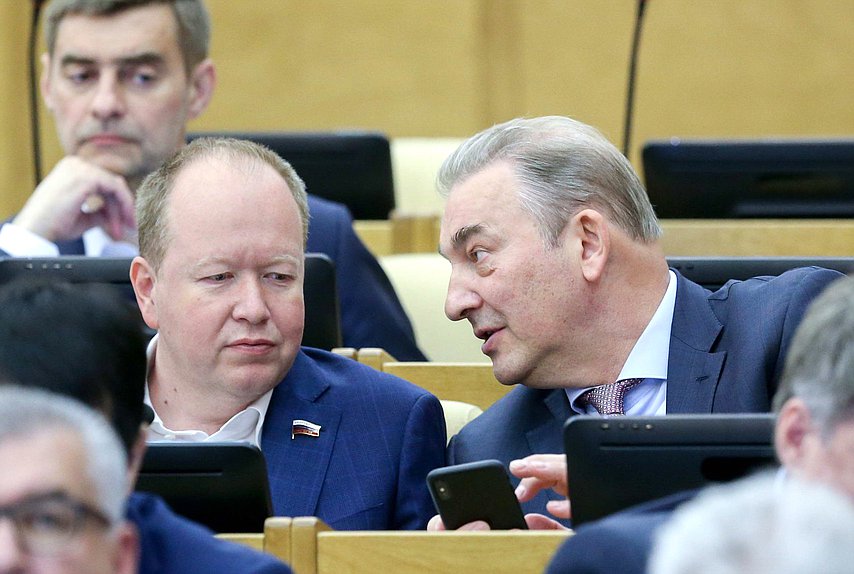 Член Комитета по образованию и науке Алексей Загребин и член Комитета по охране здоровья Владислав Третьяк
