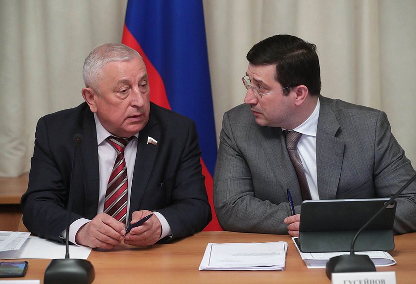Председатель Комитета по развитию Дальнего Востока и Арктики Николай Харитонов и Первый заместитель Министра РФ по развитию Дальнего Востока и Арктики Гаджимагомед Гусейнов