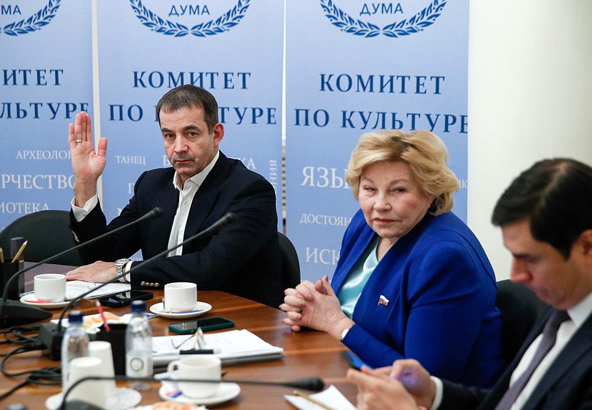 Первые заместители Председателя Комитета по культуре Дмитрий Певцов и Елена Драпеко