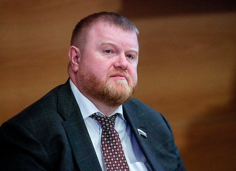 Заместитель Председателя Комитета по региональной политике и местному самоуправлению Роман Любарский