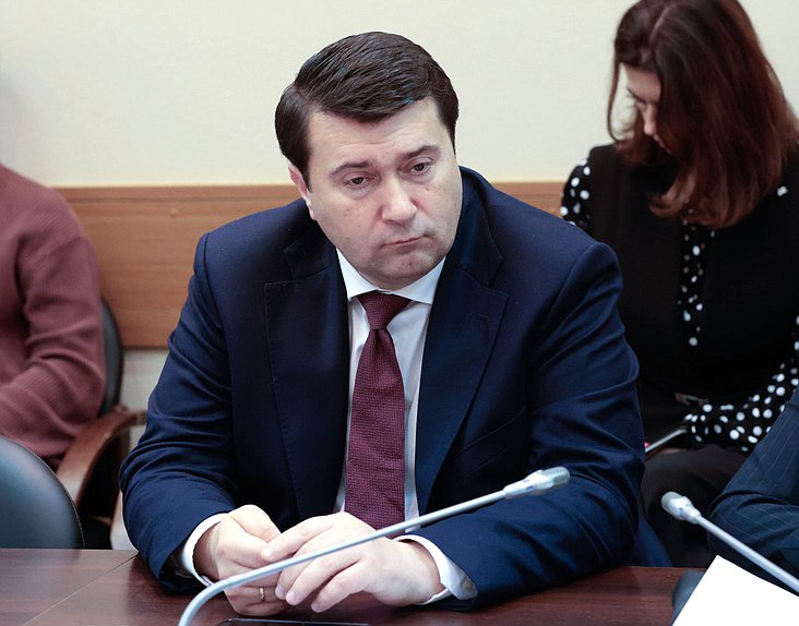 Член Комитета по экологии, природным ресурсам и охране окружающей среды Олег Лебедев