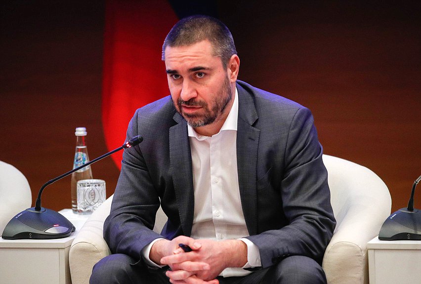 Председатель Комитета по охране здоровья Дмитрий Хубезов