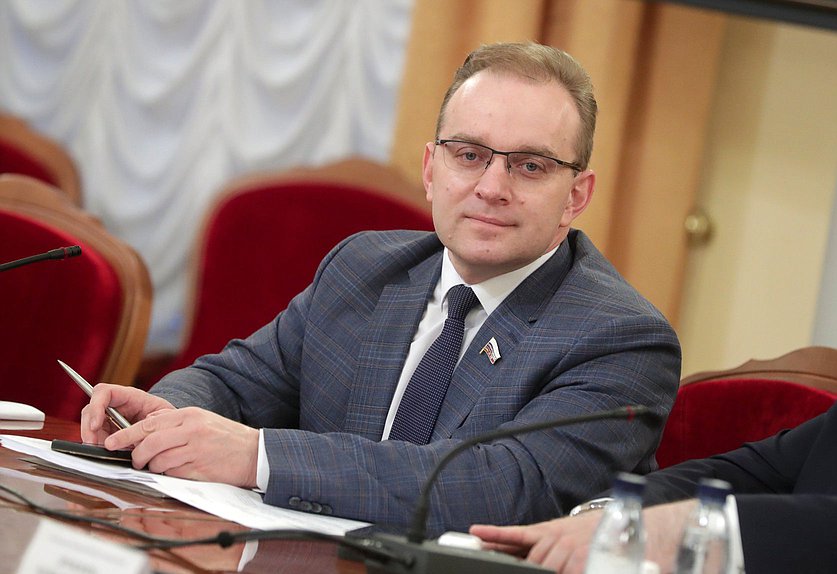 Член Комитета по охране здоровья Михаил Кизеев