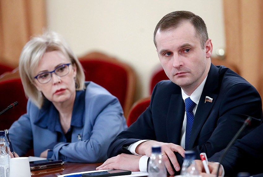 Заместители Председателя Комитета по охране здоровья Татьяна Соломатина и Сергей Леонов