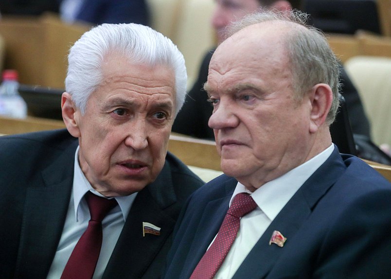 Руководитель фракции "Единая Россия" Владимир Васильев и руководитель фракции КПРФ Геннадий Зюганов