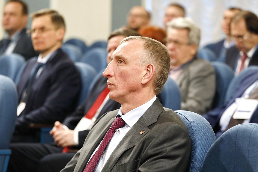 Первый заместитель Председателя Комитета по промышленности и торговле Александр Козловский. Сессия «Производство и инвестиции»