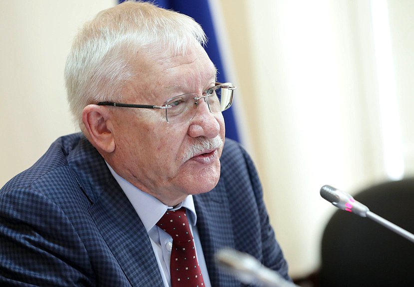 Председатель Комитета по контролю Олег Морозов