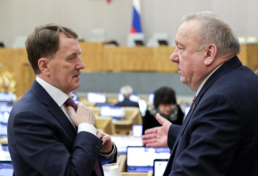 Заместитель Председателя Государственной Думы Алексей Гордеев и Председатель Комитета по обороне Владимир Шаманов