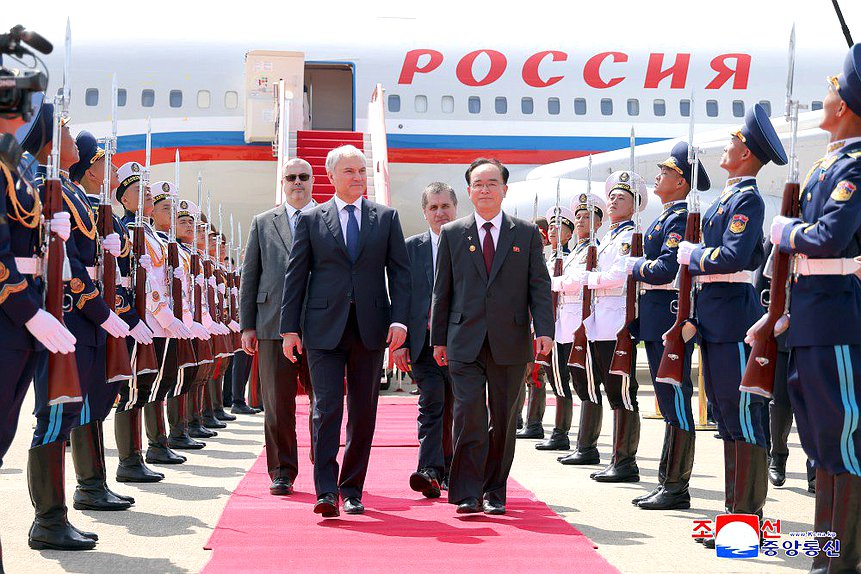 Председатель Государственной Думы Вячеслав Володин и Председатель Президиума Верховного народного собрания КНДР Чо Ён Вон. Фото: ЦТАК