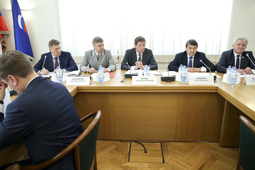 Совещание Комитета по транспорту и строительству на тему «Законодательное обеспечение реализации долгосрочной программы развития ОАО «РЖД» на период до 2025 года»