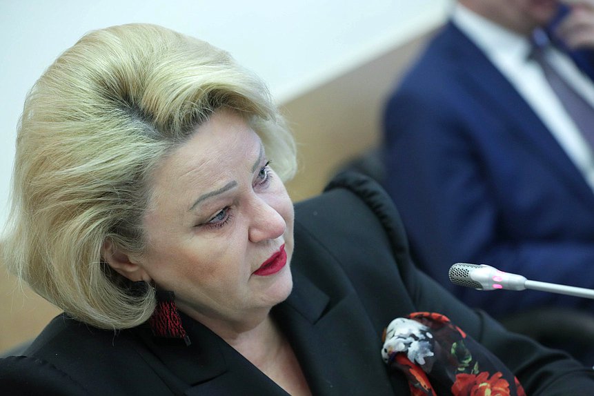 Председатель Комитета по вопросам семьи, женщин и детей Нина Останина