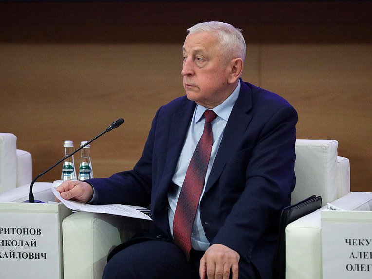 Председатель Комитета по развитию Дальнего Востока и Арктики Николай Харитонов