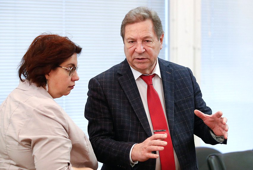 Член Комитета по науке и высшему образованию Михаил Кузьмин