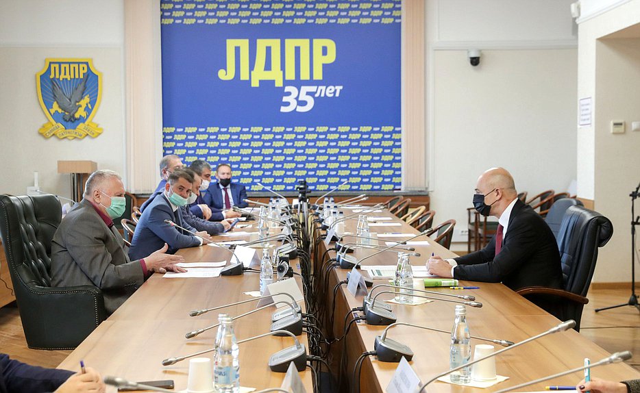 Руководитель фракции ЛДПР Владимир Жириновский и Министр финансов РФ Антон Силуанов