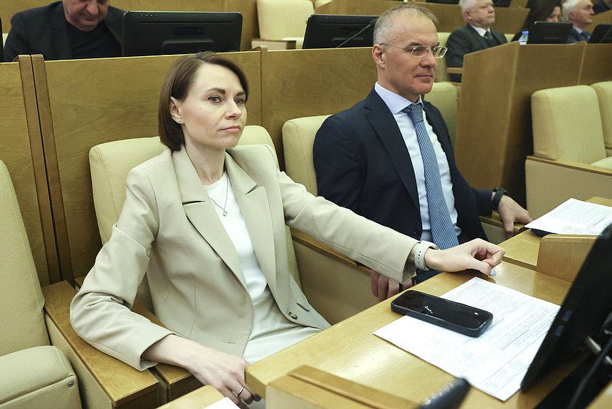 Заместитель Председателя Комитета по аграрным вопросам Юлия Оглоблина и заместитель Председателя Комитета по экологии, природным ресурсам и охране окружающей среды Александр Коган