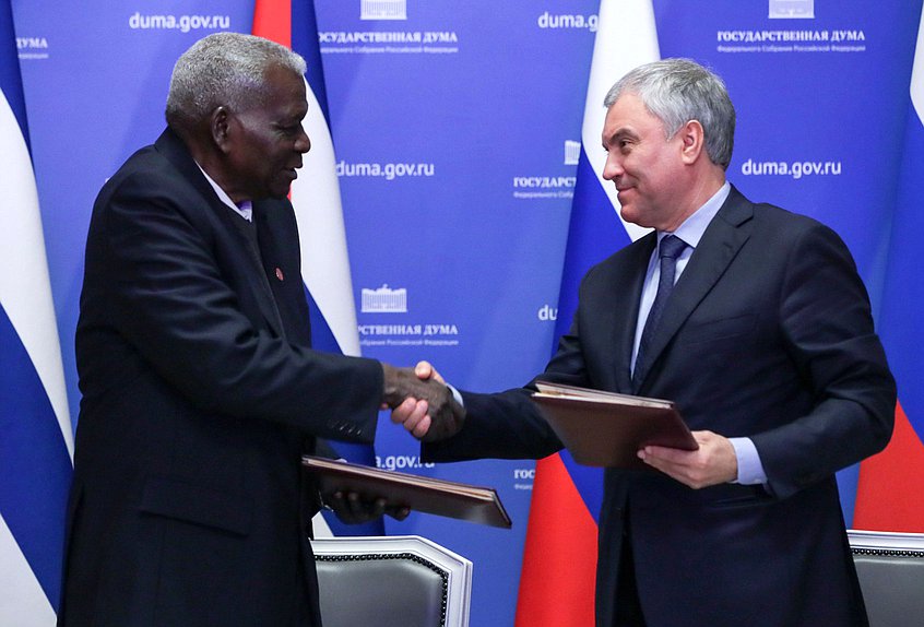 El Jefe de la Duma Estatal Vyacheslav Volodin y el Presidente de la Asamblea Nacional del Poder Popular y del Consejo de Estado de la República de Cuba Esteban Lazo Hernández