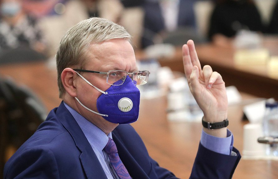 Член Комитета по экономической политике Михаил Делягин