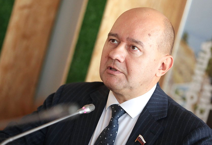 Заместитель Председателя Комитета по развитию гражданского общества, вопросам общественных и религиозных объединений Олег Леонов