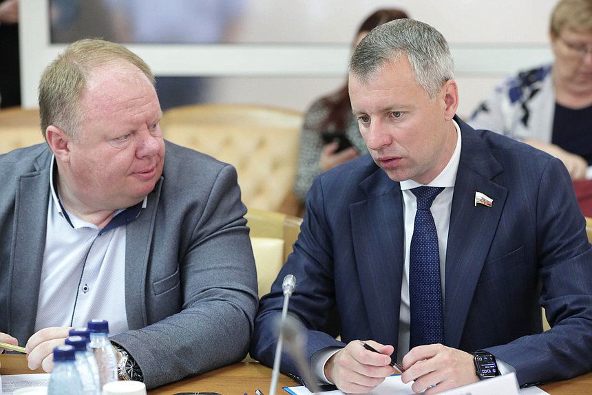 Члены Комитета по туризму и развитию туристической инфраструктуры Алексей Черняк и Алексей Волоцков