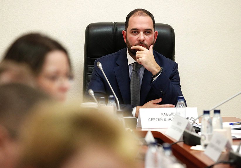 Первый заместитель Председателя Комитета по науке и высшему образованию Александр Мажуга