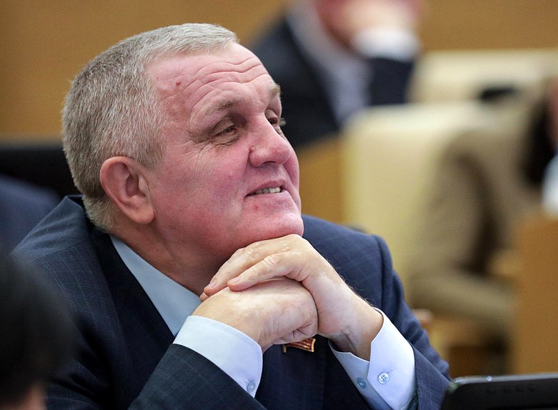 Первый заместитель Председателя Комитета по труду, социальной политике и делам ветеранов Николай Коломейцев