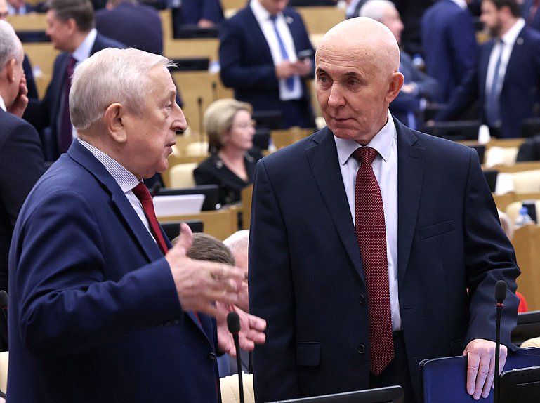 Председатель Комитета по развитию Дальнего Востока и Арктики Николай Харитонов и член Комитета по уголовному и административному законодательству Юрий Синельщиков