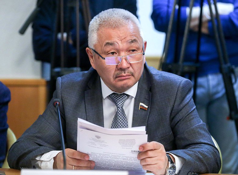 Член Комитета по аграрным вопросам Родион Букачаков