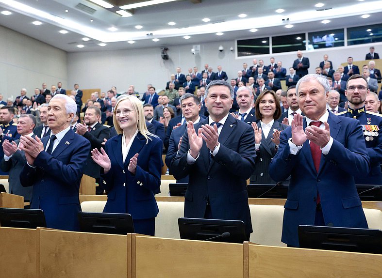 Руководитель фракции "Единая Россия" Дмитрий Кобылкин и члены фракции Вячеслав Володин, Владимир Васильев и Ирина Яровая