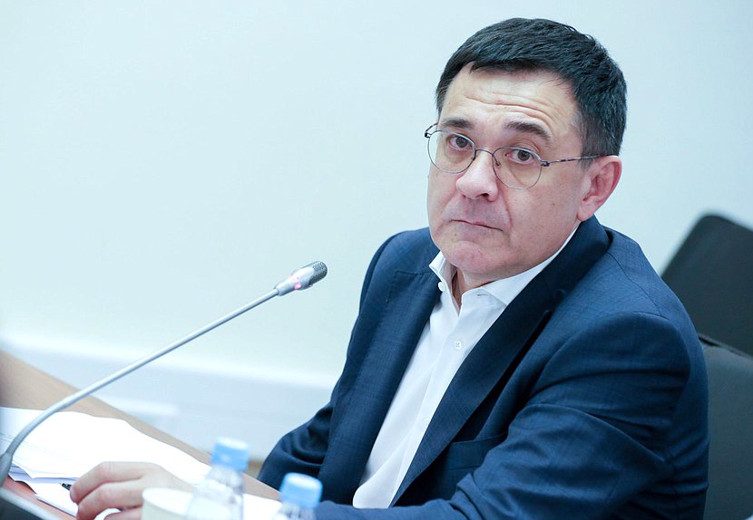 Первый заместитель Председателя Комитета по энергетике Валерий Селезнев