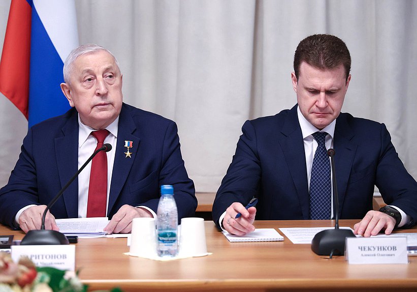 Председатель Комитета по развитию Дальнего Востока и Арктики Николай Харитонов и Министр по развитию Дальнего Востока и Арктики Алексей Чекунков