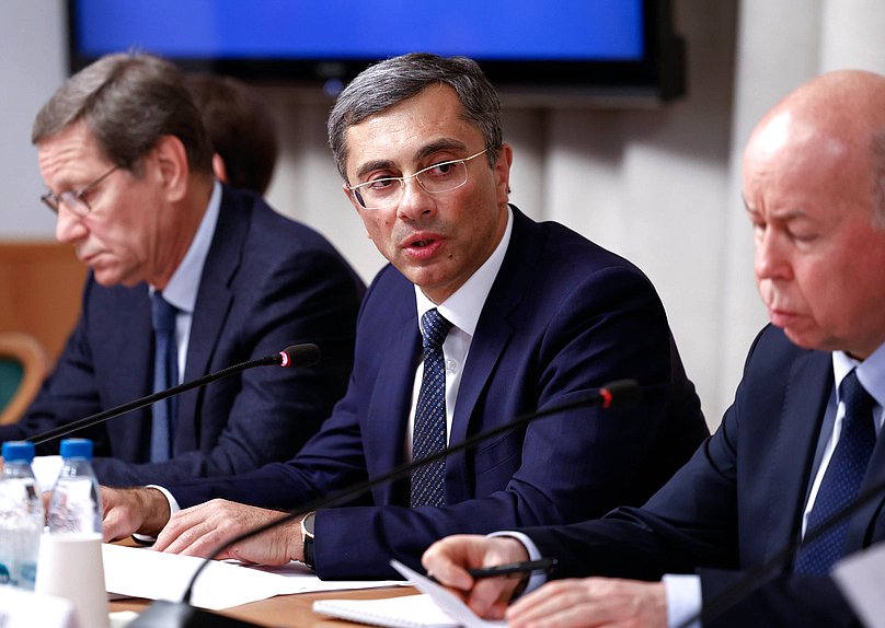 Председатель Комитета по промышленности и торговле Владимир Гутенев