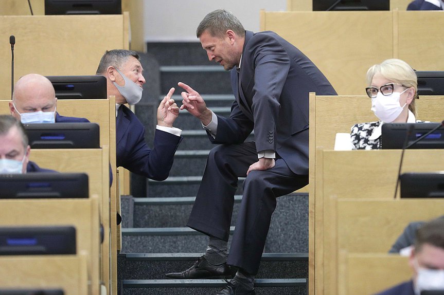 Член фракции ЛДПР Сергей Калашников и член Комитета по государственному строительству и законодательству Сергей Иванов