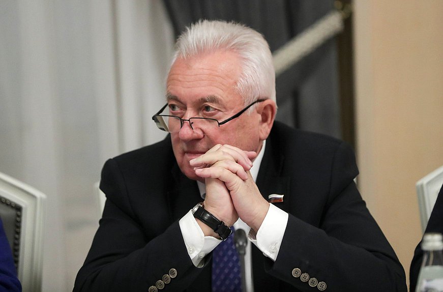 Член Комитета по контролю Леонид Ивлев