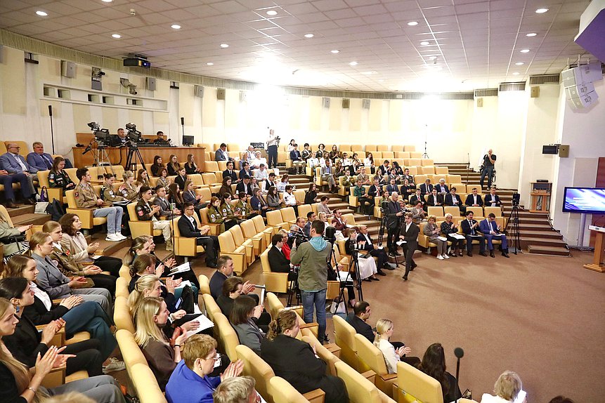 Круглый стол на тему "Актуальные вопросы развития и поддержки донорства крови и ее компонентов в Российской Федерации"