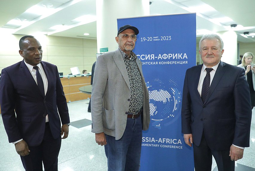 Chairman of the Committee on Transport and Development of Transport Infrastructure Evgeny Moskvichev and members of the delegation of the United Republic of Tanzania